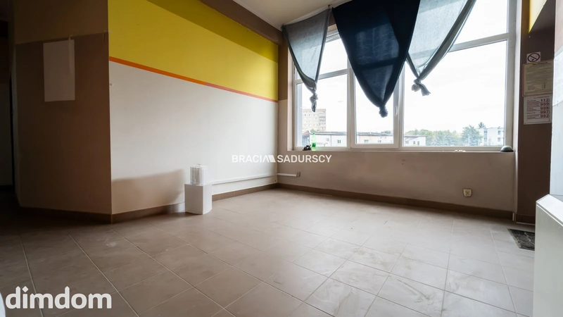 Lokal przy placu Bieńczyckim, Kraków Bieńczyce - dd_c43ea97e_ls_BS5-LS-302453-62_1.jpg