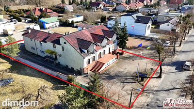 Duży budynek pod mieszkania lub biura