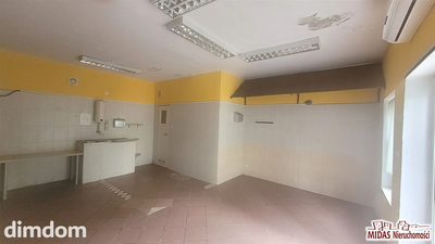 Lokal usługowy 28,60m2, parking, otoczenie bloków - 2