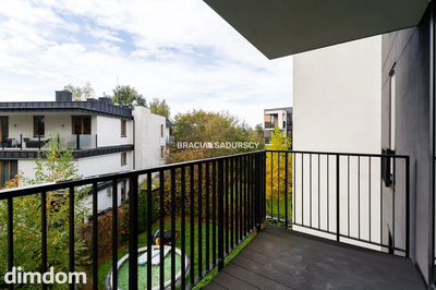 Nowoczesny jasny apartament w otoczeniu zieleni - 5