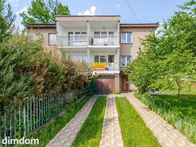 Dwa poziomy w domu typu bliźniak z garażem. - 5