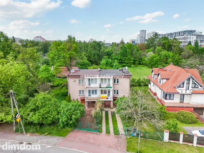 Dwa poziomy w domu typu bliźniak z garażem. - 4