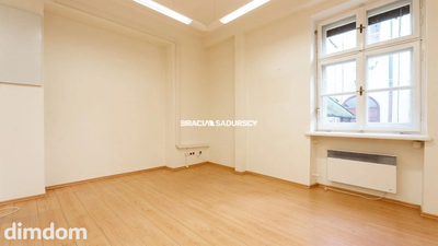 Lokal - ul. Floriańska - w oficynie kamienicy - 3