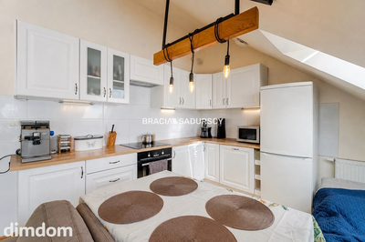 2-pok, 48 m² (ok. 60 m² po podłodze), balkon - 3