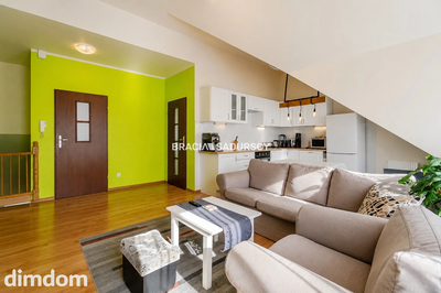 2-pok, 48 m² (ok. 60 m² po podłodze), balkon - 4