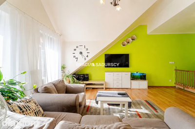 2-pok, 48 m² (ok. 60 m² po podłodze), balkon - 2