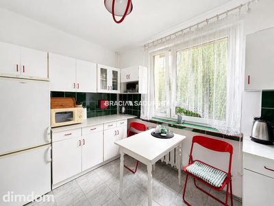 Kawalerka z osobną kuchnią, 37 m², balkon - 4