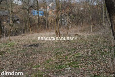 Do sprzedania działka budowlano- rolna ,częściowo zalesiona ,o pow ,48 arów ,/w tym 5 arów budowlane /w miejscowości Malkowice gm.Koszyce .bardzo dobry dojazd ,około 50 km od Krakowa .Kształt działki…
