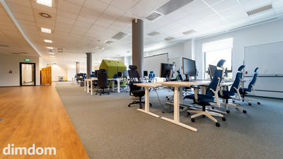 powierzchnia biurowa w nowoczesnym biurowcu