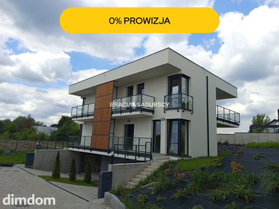 Nowoczesny dom w zielonej okolicy