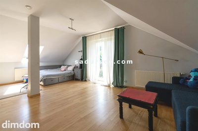 Ładny dom ok. 470m2 na działce 1500m2 w Chyliczkach, między Konstancinem i Piasecznem. Powierzchnia użytkowa parteru, poddasza,  domku garażowego 284,43 m2. Ponadto piwnica użytkowa 126m2. Cisza, pię… - 2