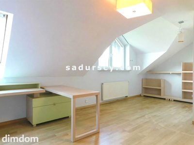 Ładny dom ok. 470m2 na działce 1500m2 w Chyliczkach, między Konstancinem i Piasecznem. Powierzchnia użytkowa parteru, poddasza,  domku garażowego 284,43 m2. Ponadto piwnica użytkowa 126m2. Cisza, pię… - 3