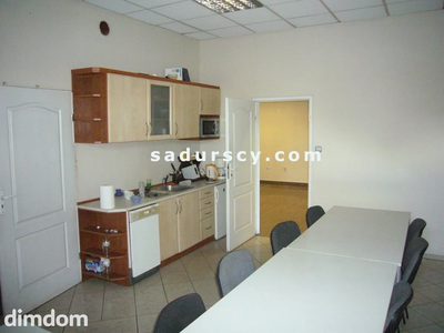 Budynek usługowo-biurowy 850m2 z własnym parkingiem w Górze Kalwarii.