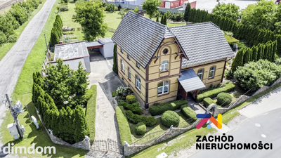 Na sprzedaż duży dom wolnostojący o powierzchni 240 m2 usytuowany na działce o powierzchni 4324 m2 zlokalizowany w powiecie żagańskim- miejscowość Małomice. Dom wybudowany z cegły, w klimatycznym sty…
