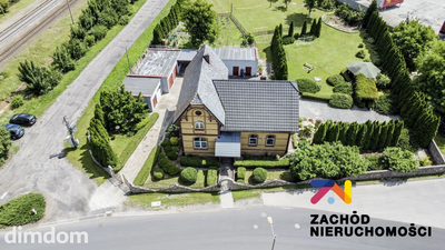 Na sprzedaż duży dom wolnostojący o powierzchni 240 m2 usytuowany na działce o powierzchni 4324 m2 zlokalizowany w powiecie żagańskim- miejscowość Małomice. Dom wybudowany z cegły, w klimatycznym sty… - 3