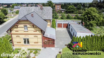 Na sprzedaż duży dom wolnostojący o powierzchni 240 m2 usytuowany na działce o powierzchni 4324 m2 zlokalizowany w powiecie żagańskim- miejscowość Małomice. Dom wybudowany z cegły, w klimatycznym sty… - 4
