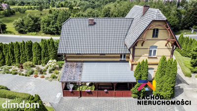 Na sprzedaż duży dom wolnostojący o powierzchni 240 m2 usytuowany na działce o powierzchni 4324 m2 zlokalizowany w powiecie żagańskim- miejscowość Małomice. Dom wybudowany z cegły, w klimatycznym sty… - 2