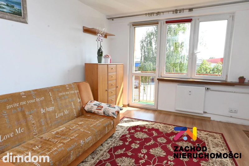 3 pokojowe mieszkanie na I piętrze z balkonem i możliwością kupna garażu ok 150m od bloku ( cena w pakiecie z mieszkaniem 70.000zł) , położone w Krośnie Odrzańskim przy ul. Pułaskiego 7. - 167600227-1l.jpg