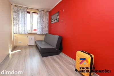 3 pokojowe mieszkanie na I piętrze z balkonem i możliwością kupna garażu ok 150m od bloku ( cena w pakiecie z mieszkaniem 70.000zł) , położone w Krośnie Odrzańskim przy ul. Pułaskiego 7. - 5