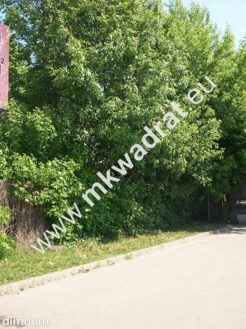 Działka inwestycyjna w kształcie zbliżonym do kwadratu o powierzchni 676 m2 zlokalizowana w Warszawie - dzielnica Włochy.