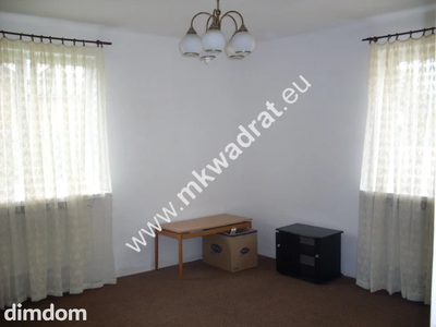 Zespół trzech budynków mieszkalno - gospodarczych. Posadowionych na działce ponad 1200m2(  cena ziemi na tym terenie to min. 900pln/1m2).