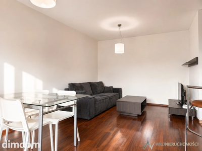 Na wynajem jasne i komfortowe 2-pokojowe mieszkanie o powierzchni 54 m², położone na kameralnym, zamkniętym osiedlu na Krzykach. - 2