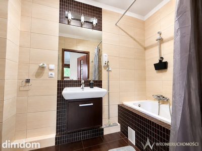 Na wynajem jasne i komfortowe 2-pokojowe mieszkanie o powierzchni 54 m², położone na kameralnym, zamkniętym osiedlu na Krzykach. - 5