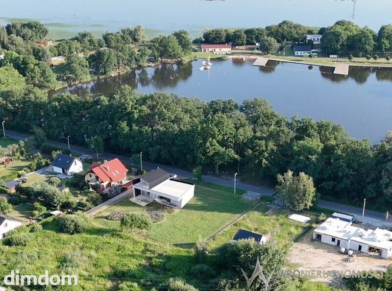 Nowoczesny dom nad jeziorem - 114492532.jpg