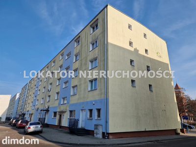 2 pokojowe mieszkanie o powierzchni 35,7m2 położone na I piętrze w IV piętrowym bloku w centrum miasta przy Alei Piastów