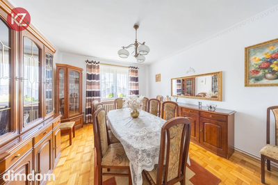Na sprzedaż przestronne  mieszkanie o powierzchni  70,40 m² , położone na  parterze wraz z garażem  w spokojnej dzielnicy  Zamość  w  Pile .