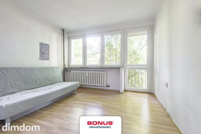 Oferuję do sprzedaży dużą kawalerkę 26,5m2 z osobną kuchnią na parterze. - 2