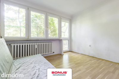 Oferuję do sprzedaży dużą kawalerkę 26,5m2 z osobną kuchnią na parterze. - 3