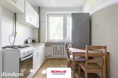 Oferuję do sprzedaży dużą kawalerkę 26,5m2 z osobną kuchnią na parterze. - 4