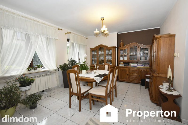 Atrakcyjny dom w mieście - 98608559.jpg