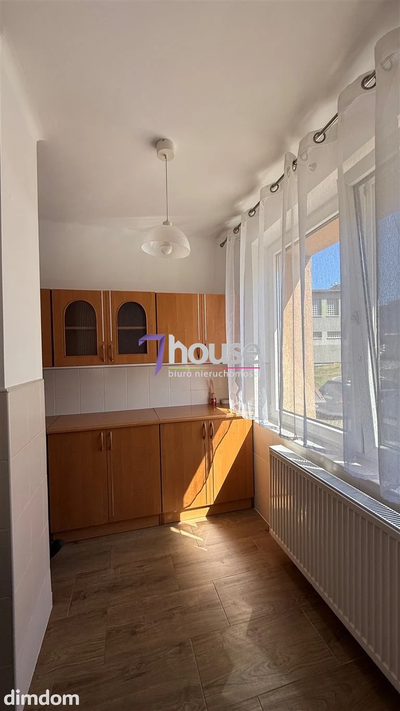 Na wynajem funkcjonalne mieszkanie o powierzchni 35 m², położone w Bytomiu - dzielnica Stroszek ul. Tysiąclecia. Lokal składa się z przestronnego salonu, osobnej kuchni, łazienki z toaletą oraz przed… - 3