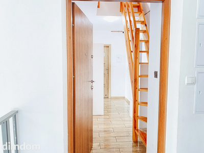 Dwupoziomowe mieszkanie z antresolą i balkonem