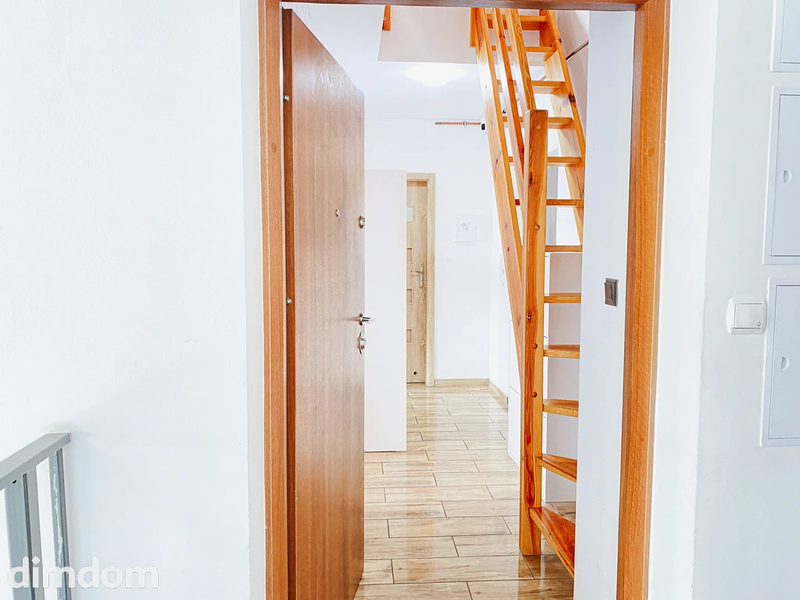 Dwupoziomowe mieszkanie z antresolą i balkonem - 114755042.jpg