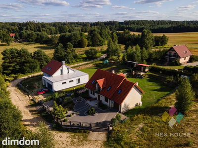 Komfortowy fotowoltaika pompa ciepła, las, rzeka