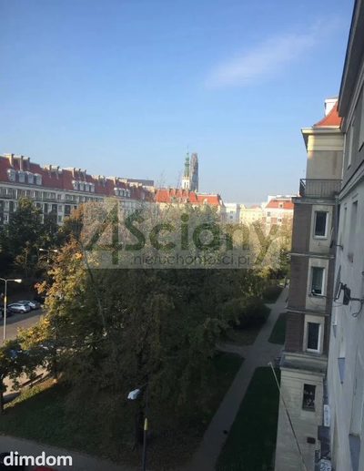 Do  sprzedaży mieszkanie przy Al. Wyzwolenia w kamienicy z 1952 roku. Mieszkanie ma 34 m², znajduje się na 4. piętrze i jest w pełni umeblowane (pralka, zmywarkę, lodówka, zabudowa kuchenna, meble).…