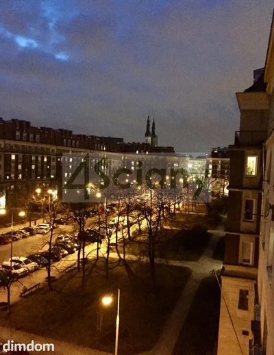 Do  sprzedaży mieszkanie przy Al. Wyzwolenia w kamienicy z 1952 roku. Mieszkanie ma 34 m², znajduje się na 4. piętrze i jest w pełni umeblowane (pralka, zmywarkę, lodówka, zabudowa kuchenna, meble).… - 4