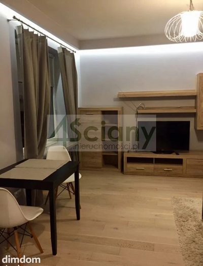 Do  sprzedaży mieszkanie przy Al. Wyzwolenia w kamienicy z 1952 roku. Mieszkanie ma 34 m², znajduje się na 4. piętrze i jest w pełni umeblowane (pralka, zmywarkę, lodówka, zabudowa kuchenna, meble).… - 5