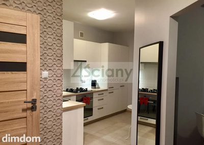 Do  sprzedaży mieszkanie przy Al. Wyzwolenia w kamienicy z 1952 roku. Mieszkanie ma 34 m², znajduje się na 4. piętrze i jest w pełni umeblowane (pralka, zmywarkę, lodówka, zabudowa kuchenna, meble).… - 2