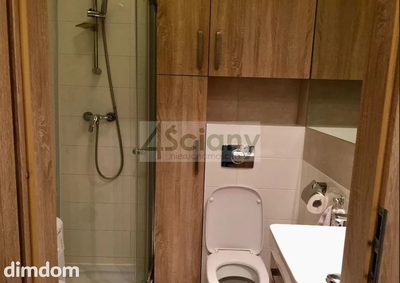Do  sprzedaży mieszkanie przy Al. Wyzwolenia w kamienicy z 1952 roku. Mieszkanie ma 34 m², znajduje się na 4. piętrze i jest w pełni umeblowane (pralka, zmywarkę, lodówka, zabudowa kuchenna, meble).… - 3
