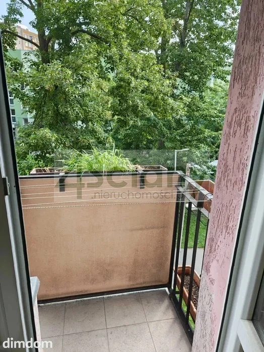 Mieszkanie o powierzchni 47,5 m znajduje się na 2 piętrze w 4 piętrowym budynku z 1968 roku. - 114254388.jpg