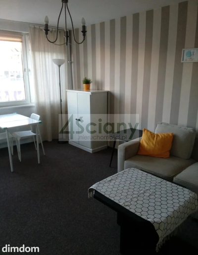 Mieszkanie o powierzchni 43 m² , znajduje się na 6. piętrze w 10-piętrowym bloku z lat 60-tych. - 3