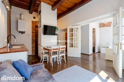 Dwupokojowy apartament z historycznym charakterem - 4