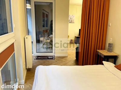 Mieszkanie 44m znajduje się na 4 piętrze w apartamentowcu . - 2
