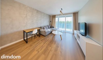Przestronne studio z ogrodem i tarasam