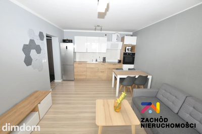 Do wynajęcia bardzo atrakcyjne, jasne i ustawne mieszkanie 2 pokojowe o powierzchni ok. 40 m2, usytuowane na parterze nowego budynku z windą, z 2017 roku. Budynek zlokalizowany na na cichym i spokojn…