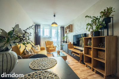 Dwa pokoje, balkon i spokój na ostatnim piętrze